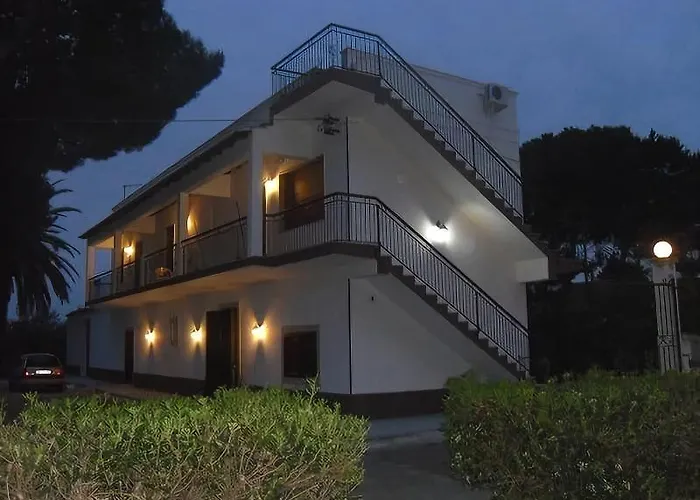 לינה וארוחת בוקר Pia