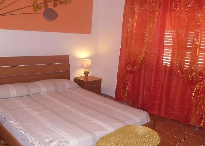 לינה וארוחת בוקר Pia 4*