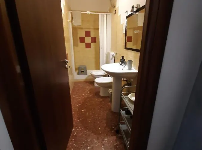 לינה וארוחת בוקר Pia 4*